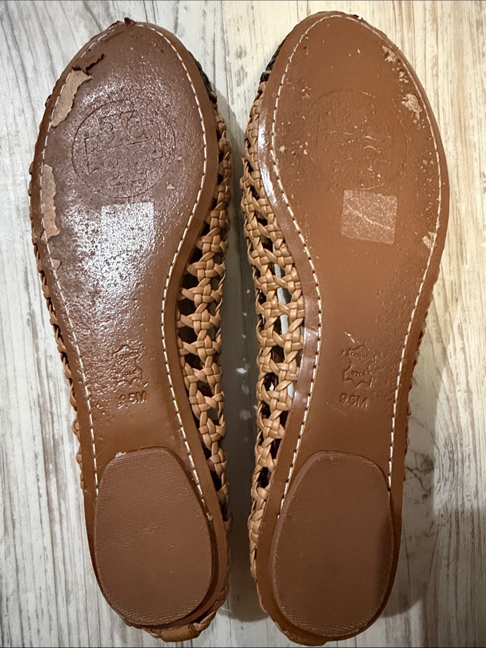 Tory Burch Brown woven flats with black toe and bow - Picture 4 of 4